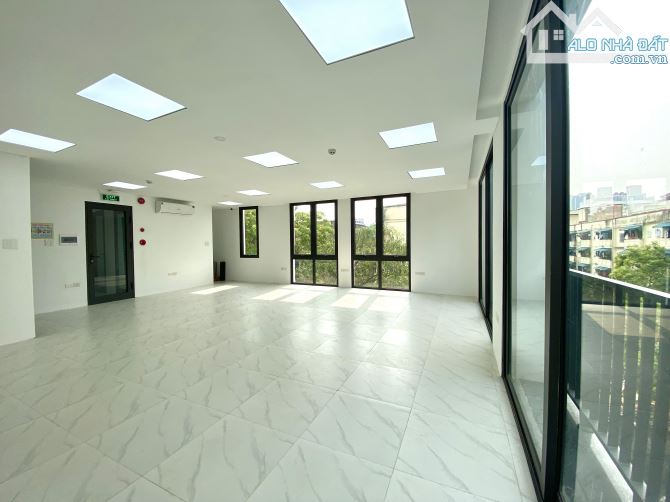 CHÍNH CHỦ CHO THUÊ 18 TRIỆU - VĂN PHÒNG XÃ ĐÀN 110m² - 2 MẶT THOÁNG, DỄ BỐ TRÍ