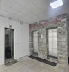 Sàn văn phòng 110m2, đầy đủ trần sàn điều hòa, cửa sổ thông thoáng
