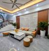 OTO ĐỖ CỬA VÀI BƯỚC CHÂN RA MẶT PHỐ LÊ VIẾT QUANG