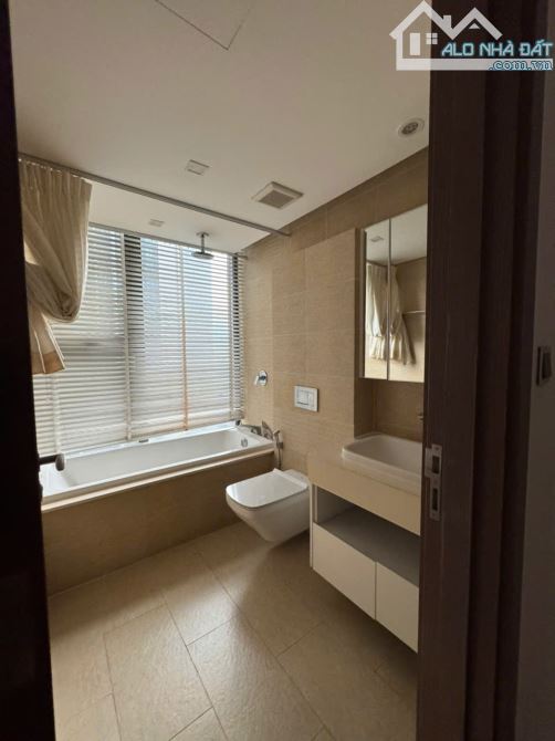 Cho thuê CC METROPOLIS Liễu Giai, 100M2, 3PN đối diện KS DAEWOO 3