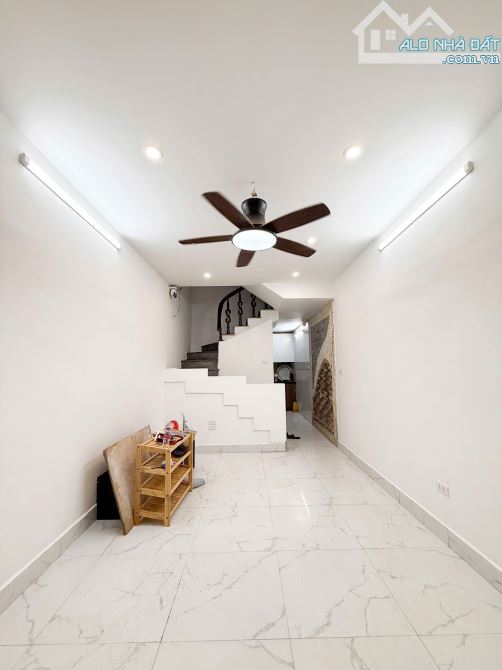 Cho thuê nhà 5 tầng,7 ngủ,4 vệ sinh, đủ đồ cơ bản Ngõ Thịnh Quang,Đống Đa