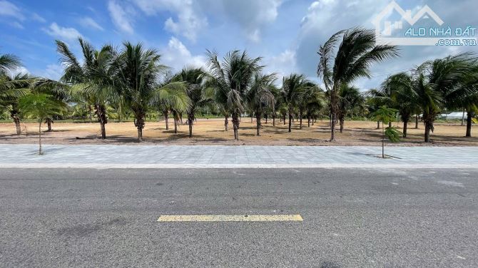 BÁN ĐẤT F0 SẴN SỔ - VIEW NÚI, GẦN BIỂN ,NGANG 10m giá chỉ hơn 1 tỷ - 1