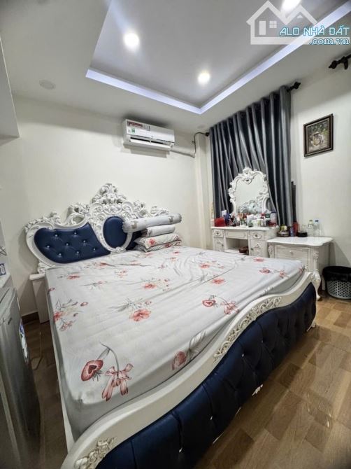 Âu Dương Lân Quận 8  hẻm xe hơi - Nhà 4 tầng– 3 PN – Chỉ 5.5 tỷ. - 1