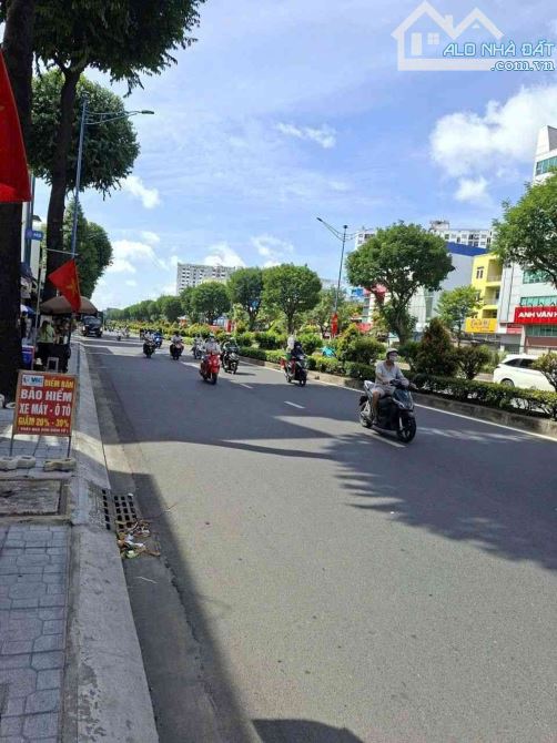 GIẢM 1 TỶ LUÔN - MT Trường Chinh Q12 (4.2x18m) | Giá 5.7 Tỷ | Thu nhập sẵn 180tr/năm g 3