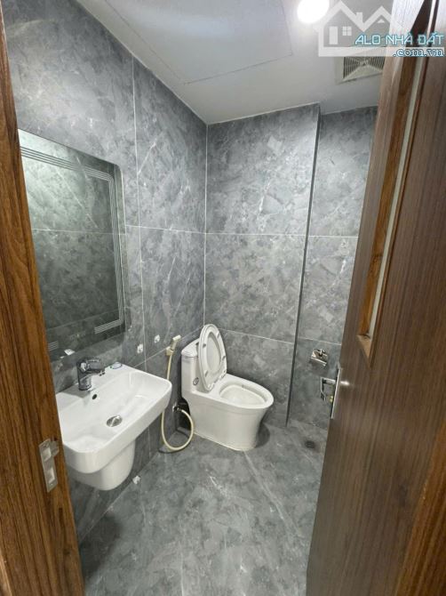Cho thuê tầng 1( MBKD) tại ngõ 26 số 27 Nguyên Hồng,dt 68m2,giá 13,5tr/tháng,mới tinh, - 2