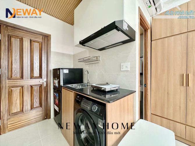 Quận 7, nhà mới xây, ban công, phòng đầy đủ nội thất, máy giặt riêng