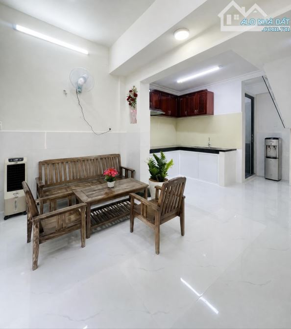 Bán 4tầng NHÀ ĐẸP x 35m² XE HƠI đậu cửa ngay Đại Học Gia Định 3