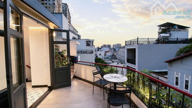 Chính chủ giảm 300 triệu – nhà mới, căn góc, ngang rộng 8m, hẻm xe tải – 4 tầng- DTSD 150m 3