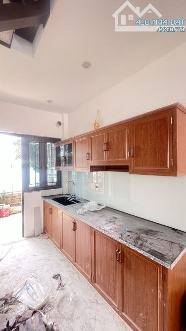 Cho thuê Nhà mặt đường Lĩnh Nam 2 tầng 60M đường 40M, vỉa hè 7m lâu dài 2