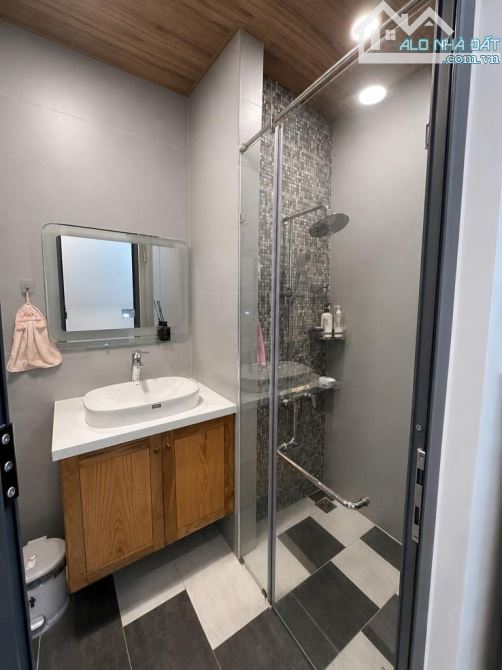 Bán 5tầngx50m2 HẺM XE TẢI - Nhà ĐẸP - Nội thất CAO CẤP ra Hoàng Hoa Thám. 4