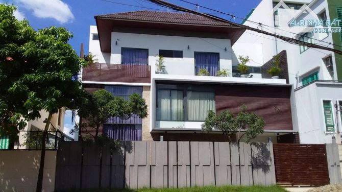 Bán gấp biệt thự 4 tầng 2MT đường An Xuân. DT: 10x20m, giá chỉ 15.5 tỷ 2