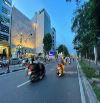 Bán tòa nhà building MT Cách Mạng Tháng Tám, Q. 3- NH 26x40m-2 hầm 10 tầng- HĐ: 680 triệu