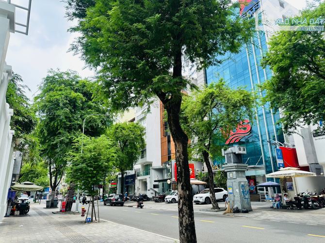 CHO THUÊ MT PHÙNG KHẮC KHOAN, Q1: NGANG 9M TRỐNG SUỐT, THANG MÁY , 90TR/THÁNG 4