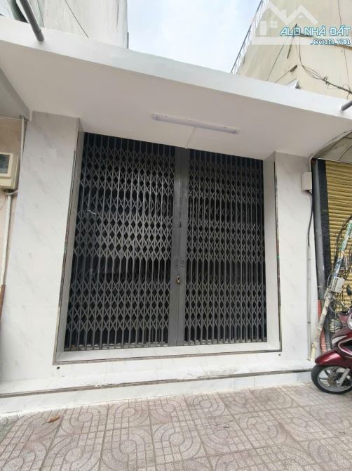 Cho thuê nhà Mặt tiền Nguyễn Chí Thanh,Q5-4x20- 3 tấm- 30 triệu- Kinh doanh tốt.
