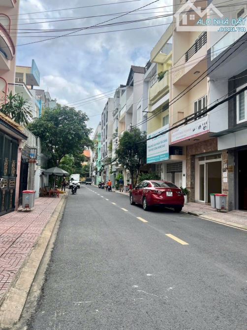 NHÀ MT ĐƯỜNG 10M5 - DT SIÊU KHỦNG - SÁT KHU BIỆT THỰ SIÊU VIP 2