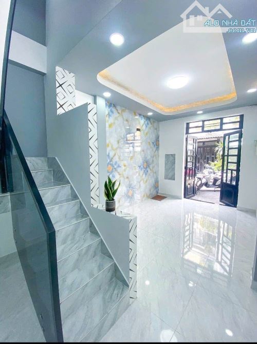 Cho thuê nhà Cách Mạng Tháng 8 gần CV Thỏ Trắng, full nội thất 3PN Giá 10tr/th