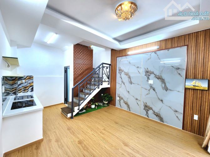 Nhà nhỏ ngay Lotte 2 PN 20 m ra hẻm xe hơi