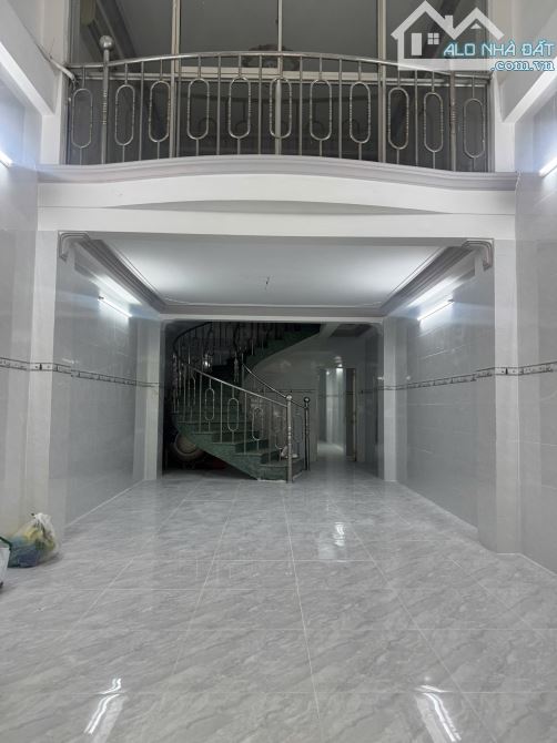Cho thuê nhà mặt tiền Ung Văn Khiêm 4