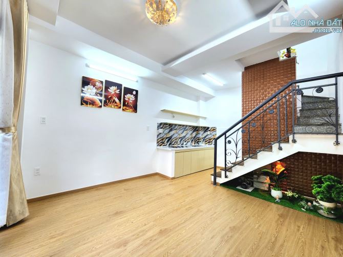 Nhà nhỏ ngay Lotte 2 PN 20 m ra hẻm xe hơi - 1
