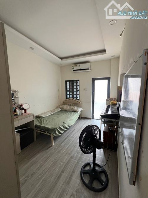 Nhà SHR __ hẻm xe hơi _ vào từ 3 hướng _ Nguyễn Văn lượng - 4